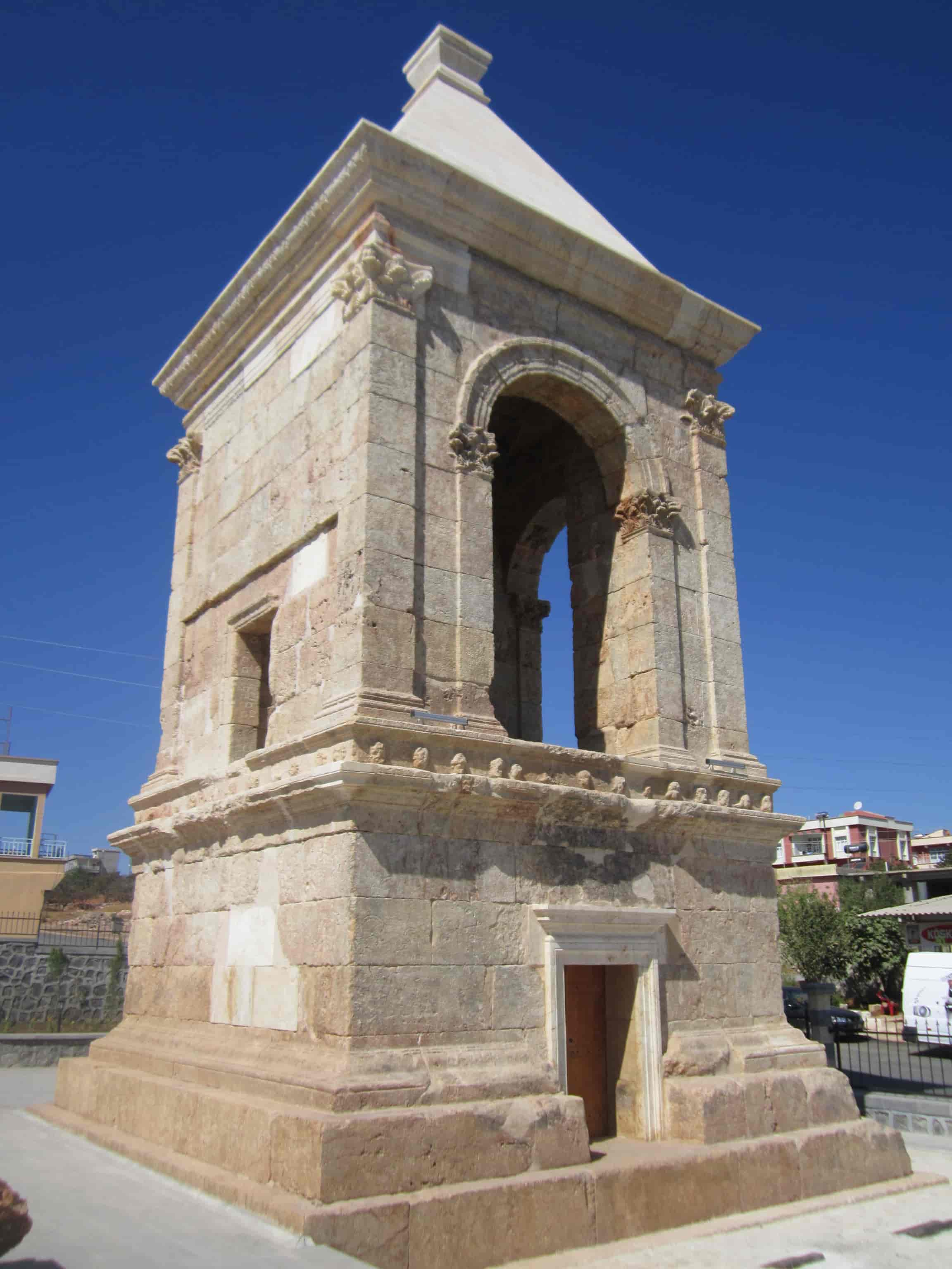 Elif Anıt Mezarı