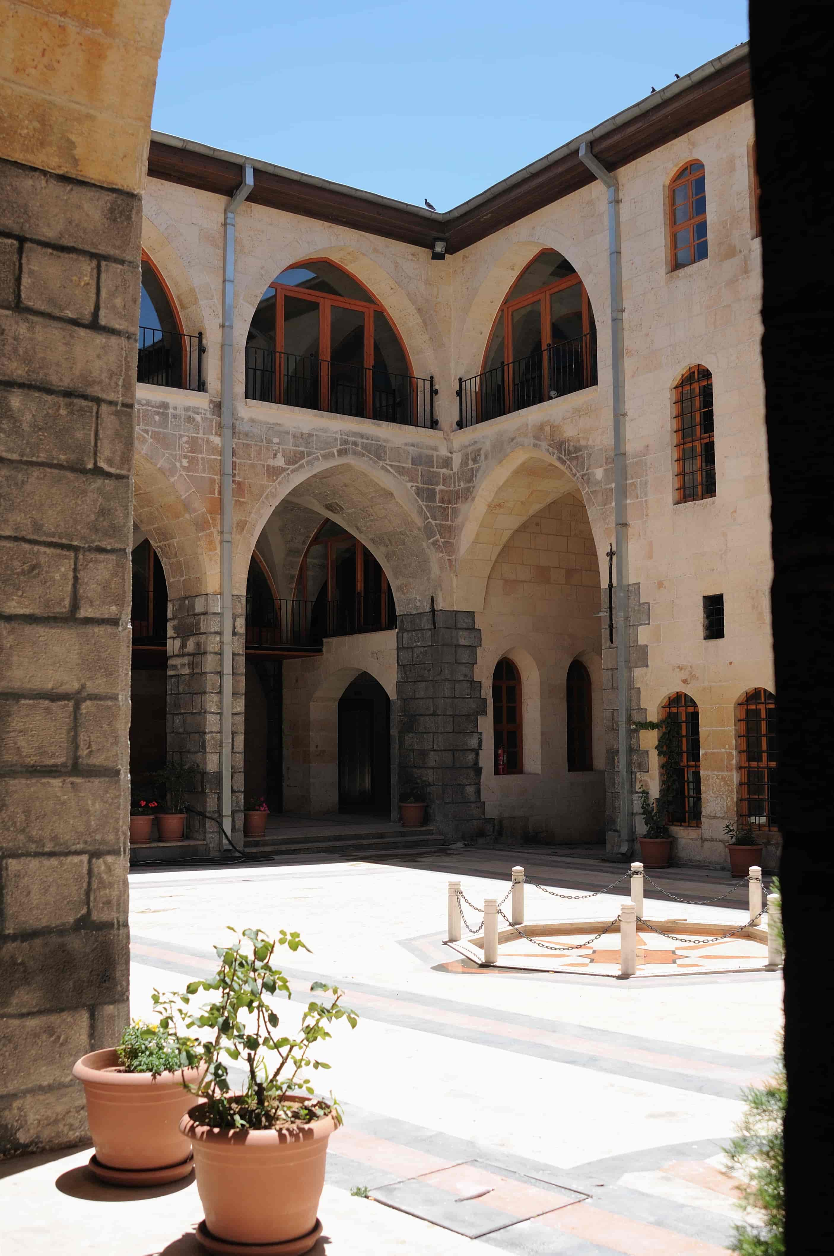 Pürsefa Hanı